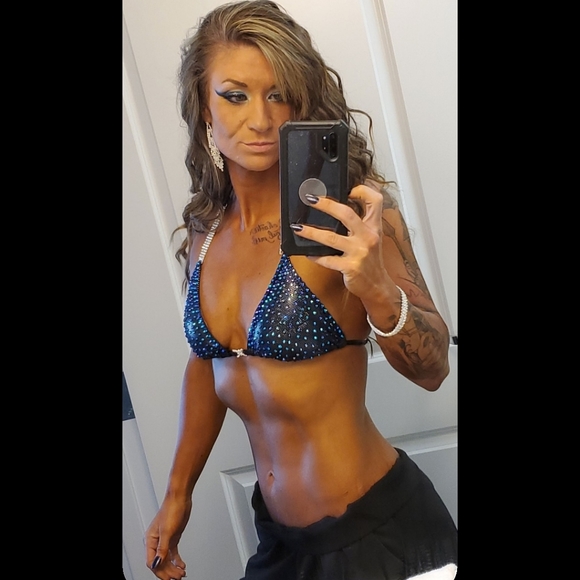 Beautiful comp suit - Picture 4 of 6